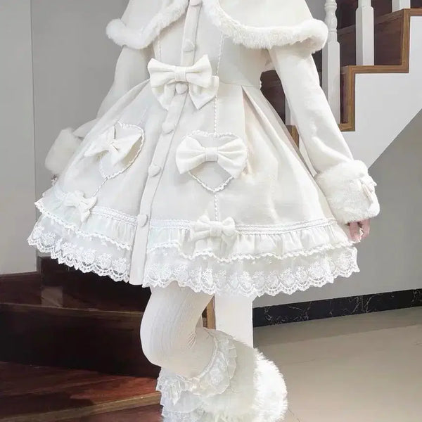 [BUNJANG] White Ribbon Cape Faux Fur Coat / 화이트 리본 케이프 퍼 코트 고스로리 감계 코스프레 양지뢰 판초 달천깔