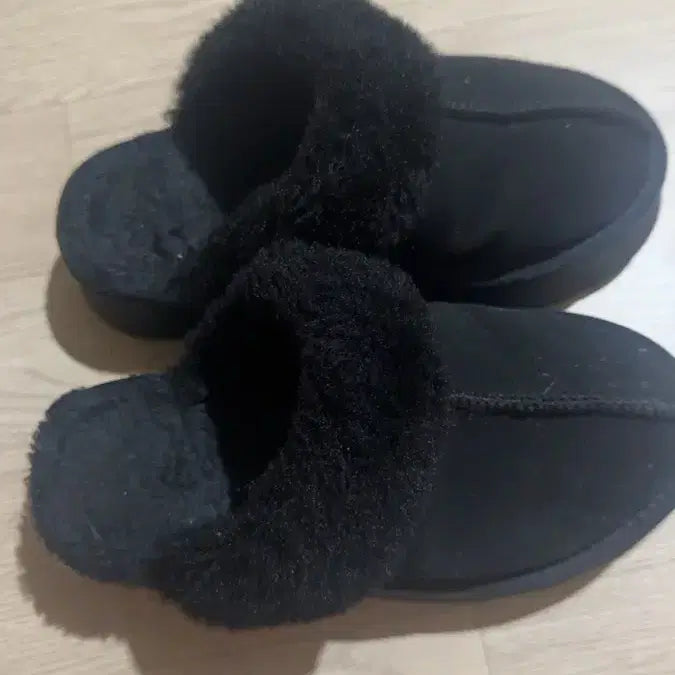 [BUNJANG] Black Fur Slippers Size 240 / 검정색 퍼 슬리퍼 240