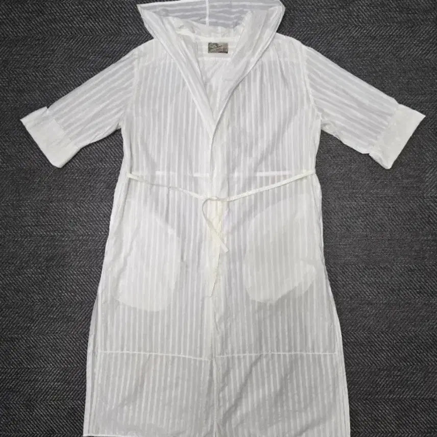 [BUNJANG] TheCashmere White Stripe Hooded Robe Cardigan / 한섬 더캐시미어 화이트 스트라이프 후드형 로브 코트 가디건