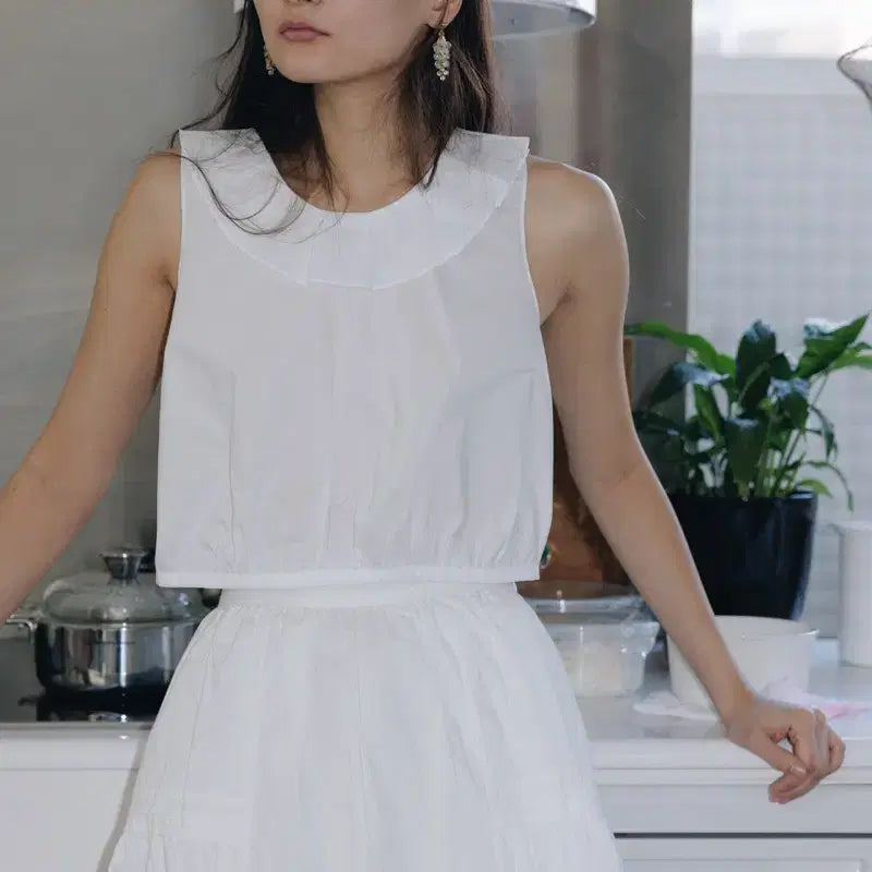 [BUNJANG] Parben Selina Frill-Neck Crop Sleeveless Blouse Ivory / 파르벵 SELINA FRILL-NECK CROP SLEEVELESS