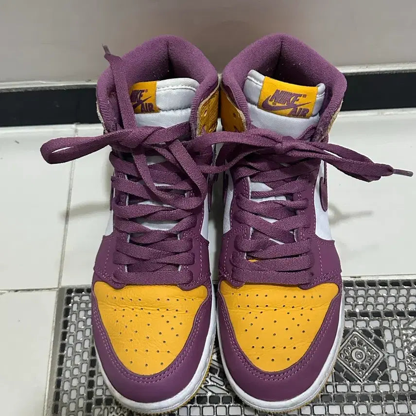 [BUNJANG] Nike Air Jordan 1 Retro High University Gold Light Bordeaux / 나이키 에어조던1 레트로 하이 유니버시티 골드 라이트 보르도