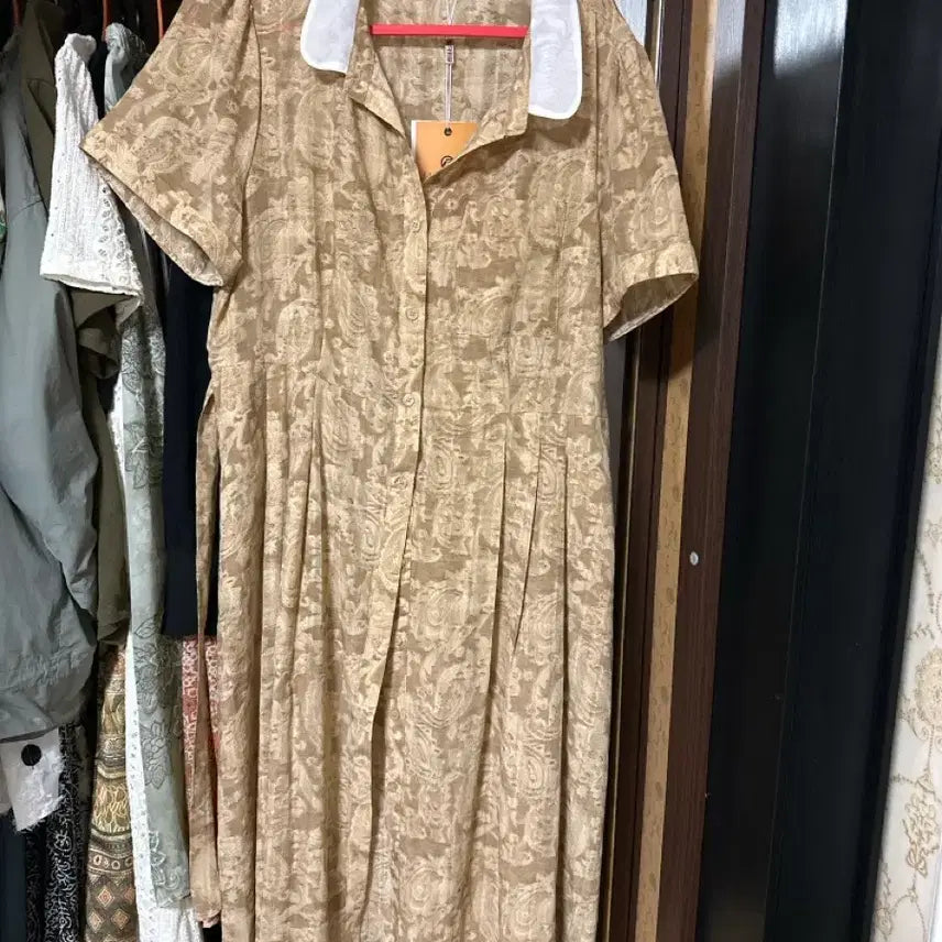 [BUNJANG] Beige Long Dress with Collar and Sleeve Accent / 여성원피스