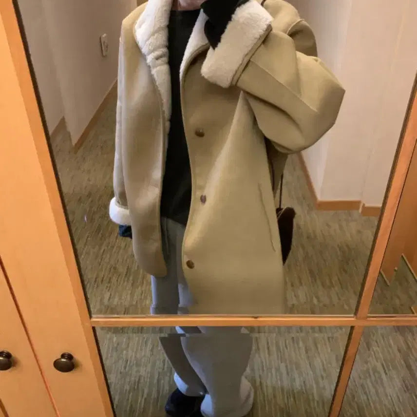 [BUNJANG] Flannel Shearling Reversible Jacket with Wool Collar Beige / 플라넬 시어링 리버시블 양털 카라 자켓 베이지 무스탕 양면 카라 레터