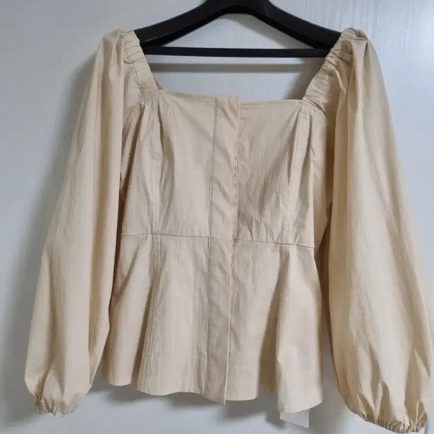 [BUNJANG] Sie Rian Square Neck Blouse Peach Beige / Sie 시에 리안 스퀘어넥 블라우스 피치베이지