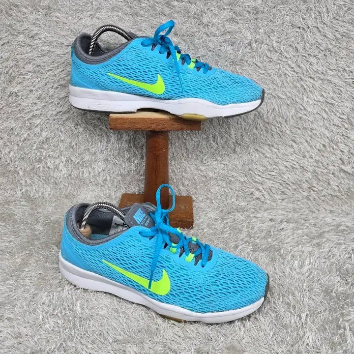 [BUNJANG] Nike Zoom Fit W Sneakers / 구제짱짱맨 235 나이키 트레이닝 줌 핏 W 스니커즈