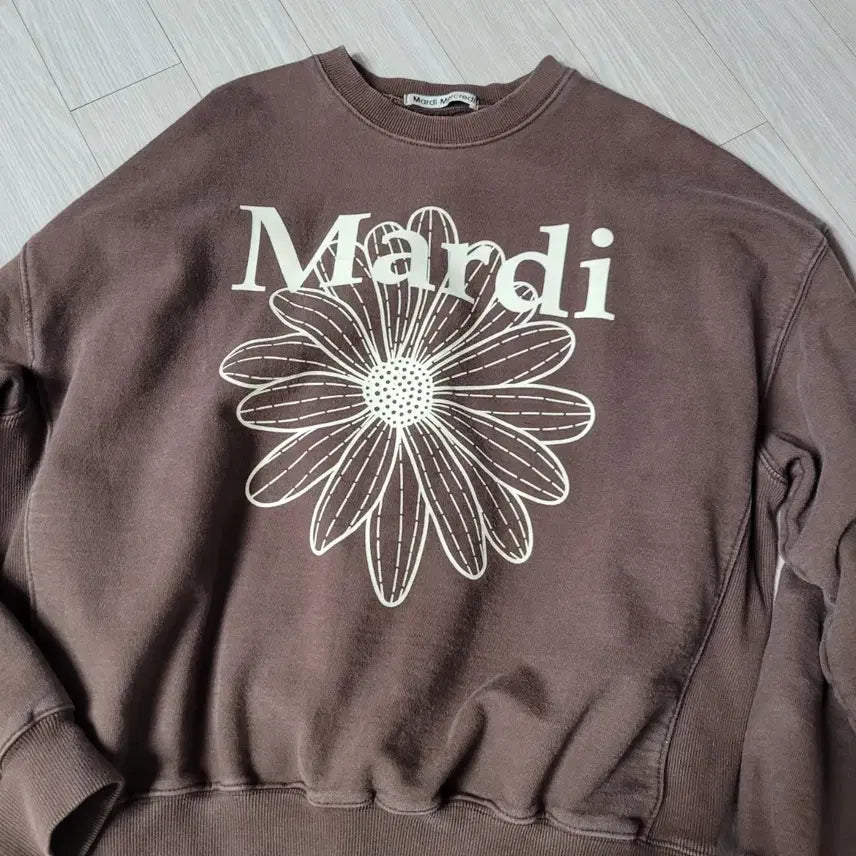 [BUNJANG] Mardi Mercredi Logo Brown Sweatshirt / 마르디메크르디 맨투맨 로고 브라운 스웻셔츠