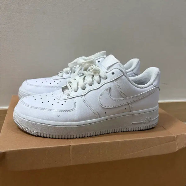 [BUNJANG] Nike Air Force 1 '07 Low White (245mm) / 나이키 에어포스 화이트 245 (거의 새 제품)