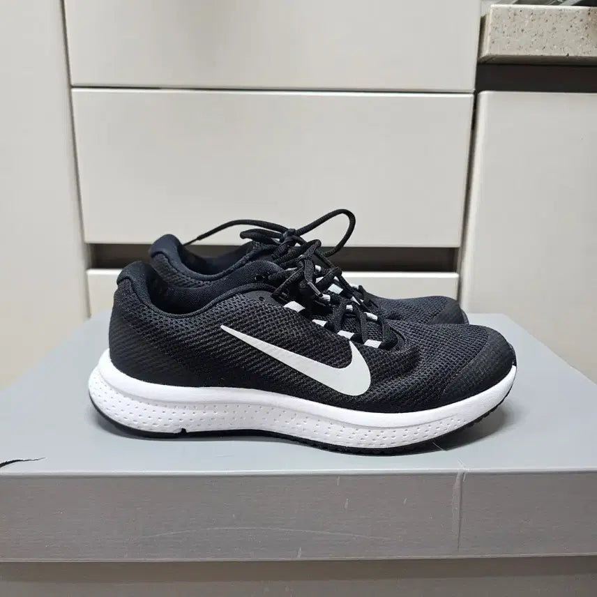[BUNJANG] Nike Run All Day Sneakers (Size 245) / 245나이키 런 올데이 운동화     -1047