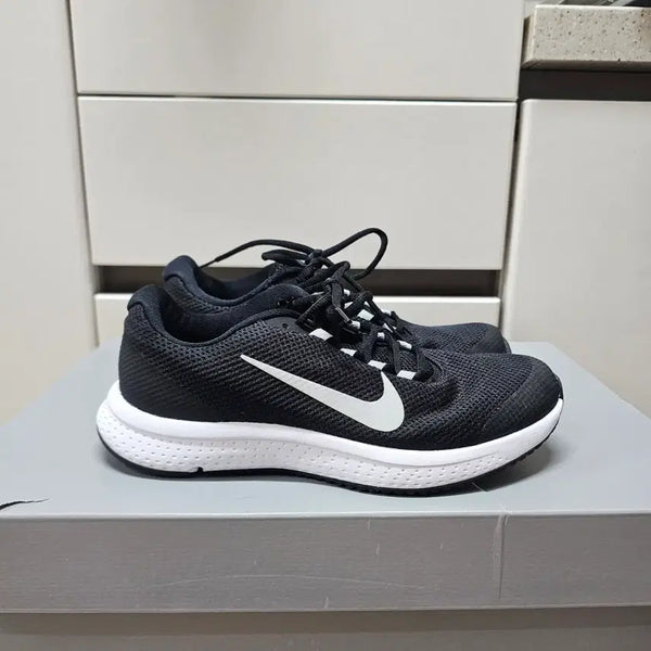 [BUNJANG] Nike Run All Day Sneakers (Size 245) / 245나이키 런 올데이 운동화     -1047