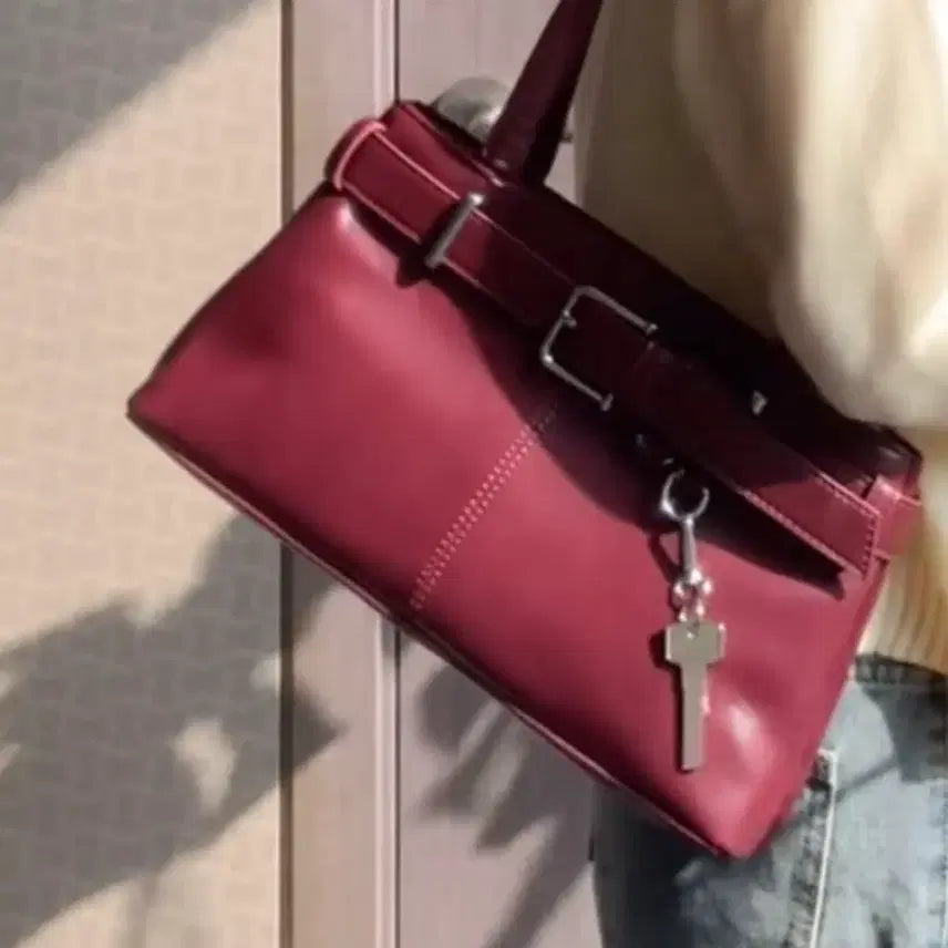 [BUNJANG] Burgundy Strap Shoulder Bag / 버건디 스트랩 숄더백 미사용 새상품