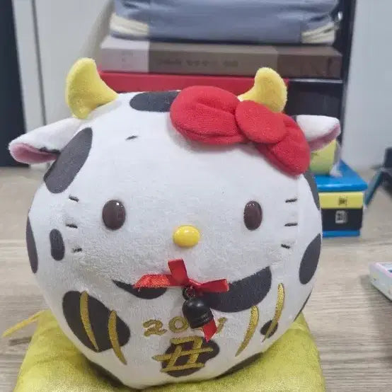 [BUNJANG] Sanrio Hello Kitty Zodiac Year of the Ox Daruma Doll / 2021 산리오 헬로 키티 소띠 달마 다루마 인형