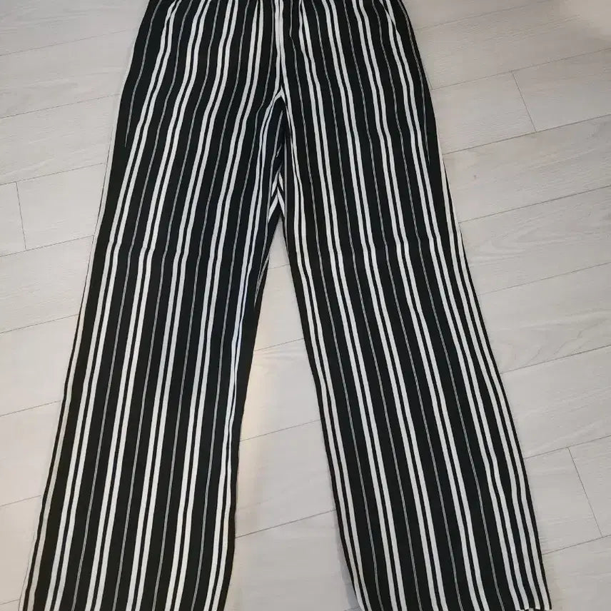 [BUNJANG] TBJ Vertical Stripe Slacks Black/White Size 28 New / TBJ 세로줄 무늬 바지 검정/화이트28 새상품