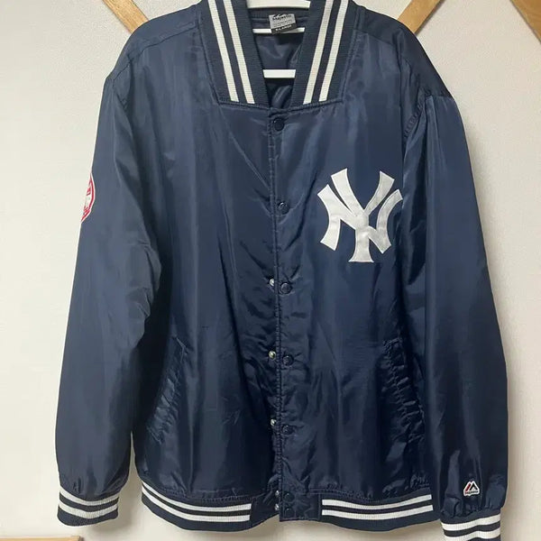 [BUNJANG] MLB New York Yankees Stadium Baseball Jacket Windbreaker / MLB 마제스틱 뉴욕양키스 스타디움 야구 자켓 점퍼 바람막이 급처
