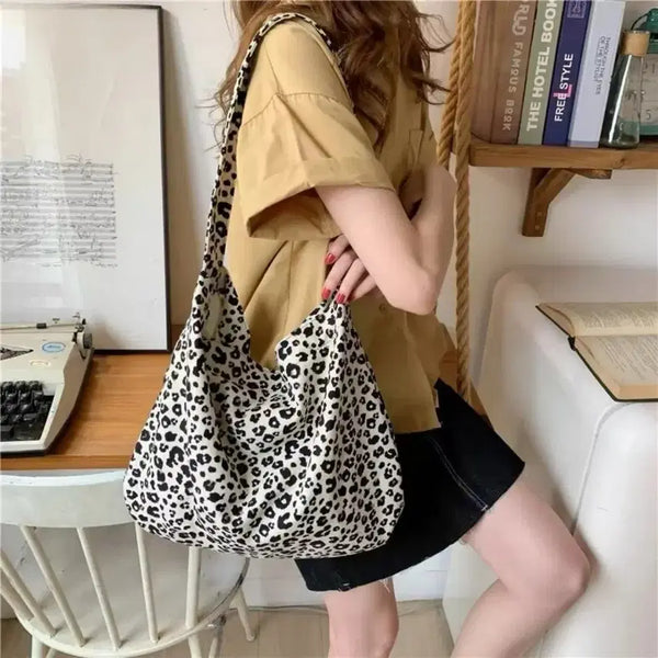[BUNJANG] Bundle Set Women's Pouches, Coin Purses, Bags, and Household Items / 여성가방 파우치등여러가지 생활용품일괄
