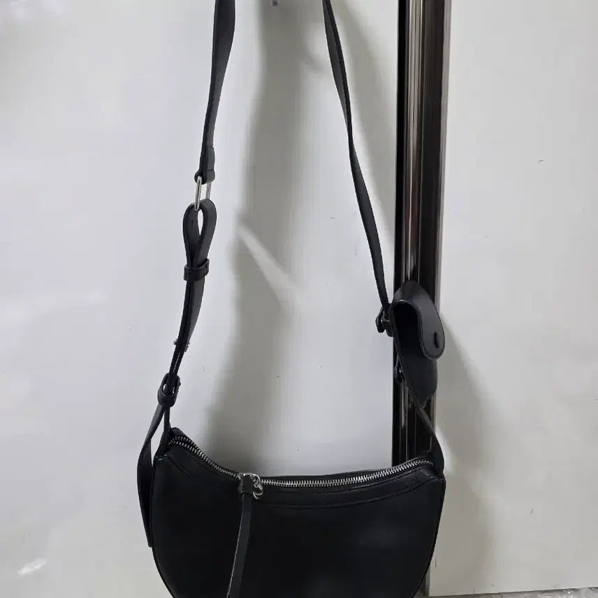 [BUNJANG] Oryani New York Hobo Bag Black / 오야니 뉴욕 호보백 블랙