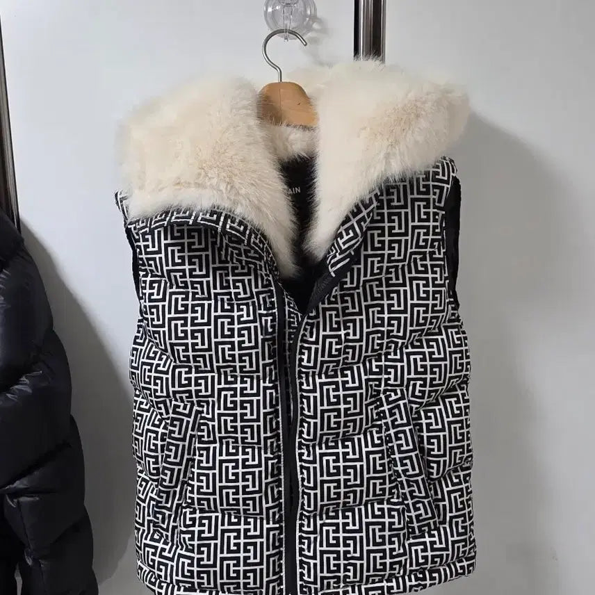 [BUNJANG] Balmain Logo Pattern Faux Fur Trimmed Padded Vest (Authentic) / 발망 로고패턴 퍼 트리밍 패딩 조끼(정품)