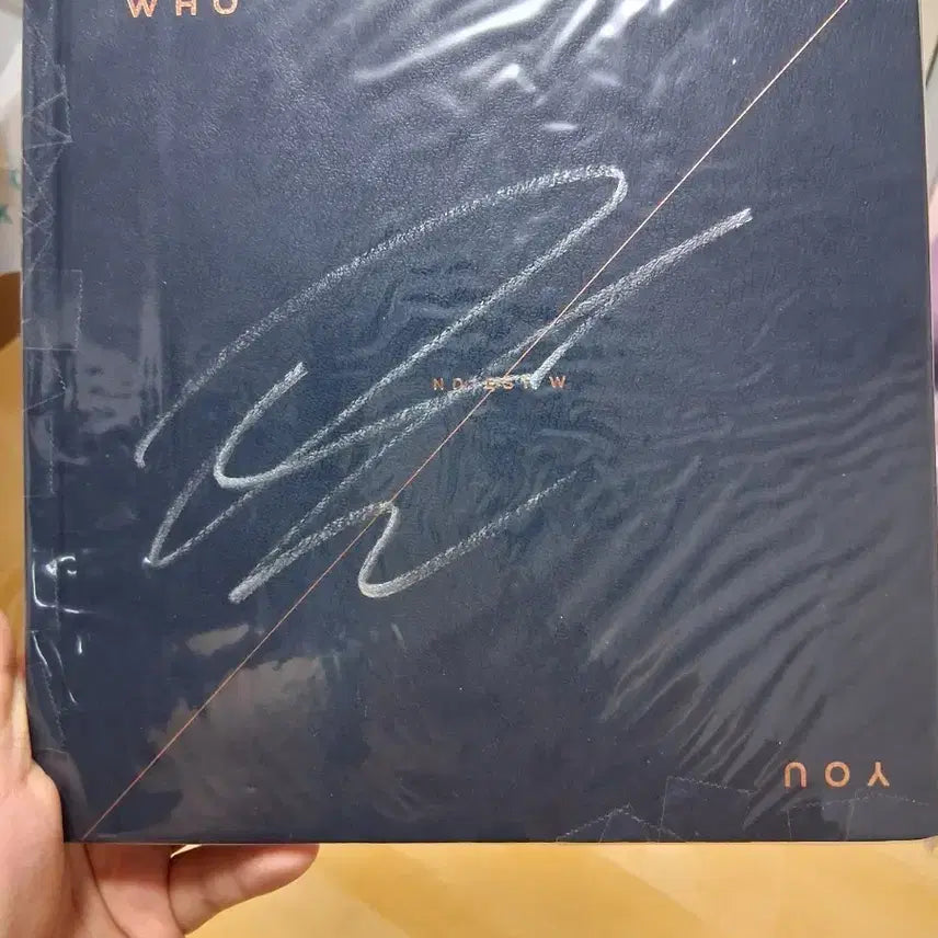 [BUNJANG] NU'EST W Jonghyun Signed 'WHO, YOU' Album / 뉴이스트 W 종현 싸인 앨범