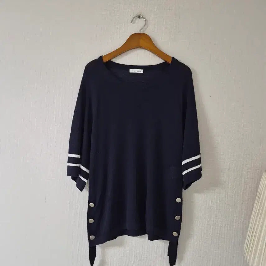 [BUNJANG] It MICHAA Navy Button Detail Knit / [잇미샤]네이비 단추 포인트 니트