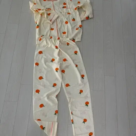[BUNJANG] Jeju Tangerine Long-Sleeve Pajamas (M) / 제주 긴팔 귤 잠옷 m (새상품)