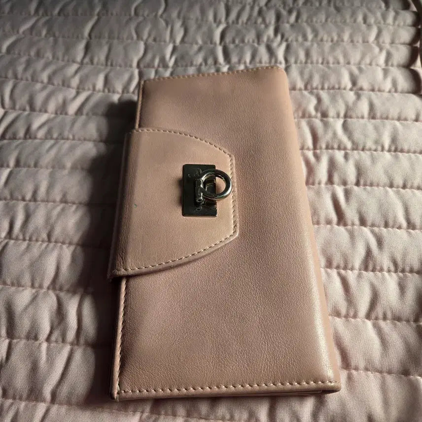 [BUNJANG] Salvatore Ferragamo Gancini Clip Calfskin Leather Long Wallet / 페라가모 간치니 클립 카프스킨레더송아지가죽장지갑