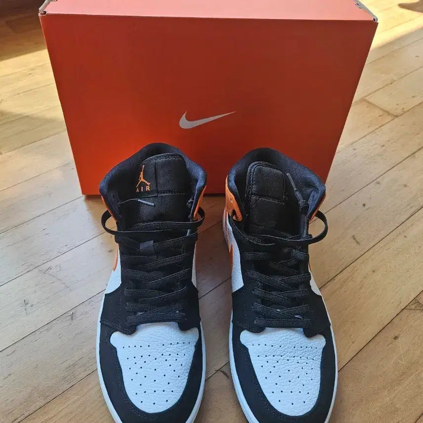 [BUNJANG] Nike Air Jordan 1 Mid Shattered Backboard Sneakers / 나이키에어조던1미드쉐터드백보드(미착용,새상품)