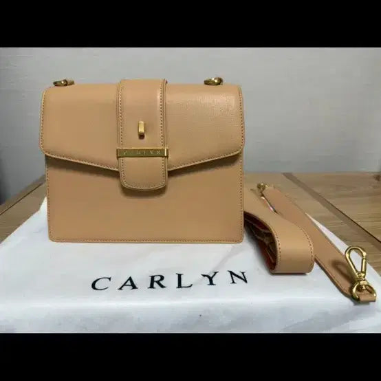 [BUNJANG] Carlyn Shoulder Bag Beige / 칼린 숄더백 베이지