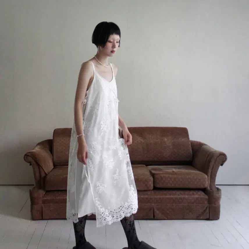 [BUNJANG] Rubati Sequined Lace Layered One-Piece White Apron Dress / 루바티 24년 시퀸 레이스 레이어드 원피스 화이트 에이프런 롱 시스루