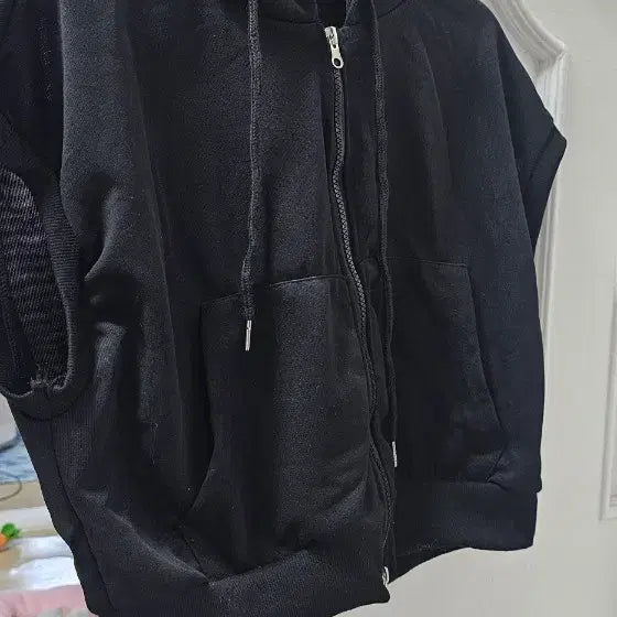 [BUNJANG] Black Short-Sleeve Cropped Hoodie Zip-Up / 블랙 반팔 크롭 후드 집업