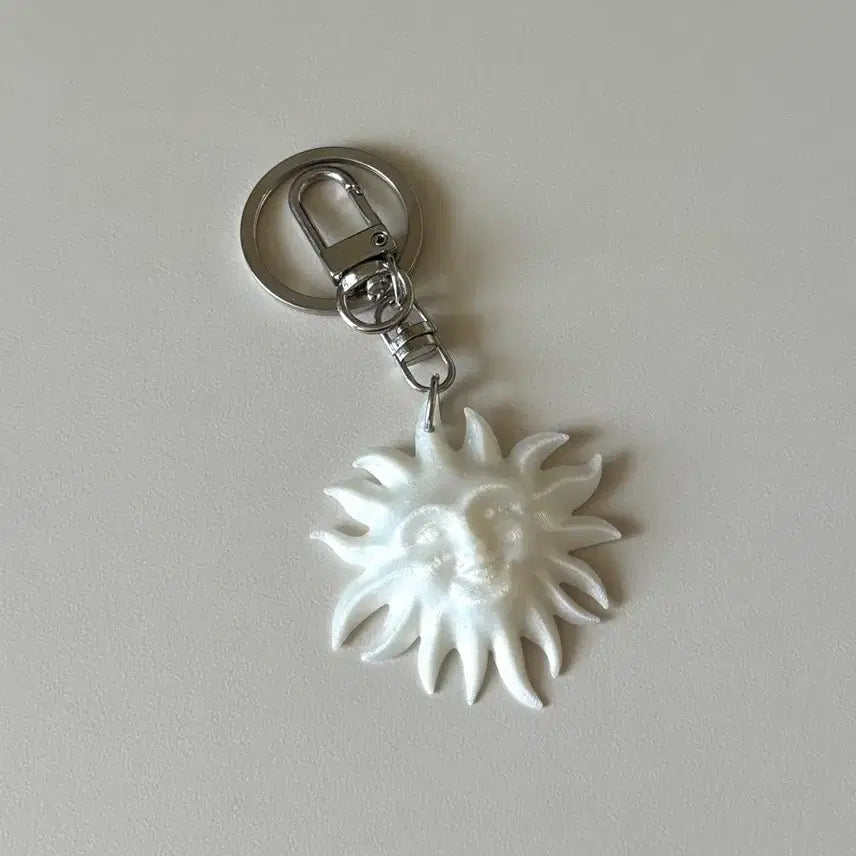 [BUNJANG] Eesookee Sunshine Keychain / eesookee sun shine key chain 이수키 태양 키링