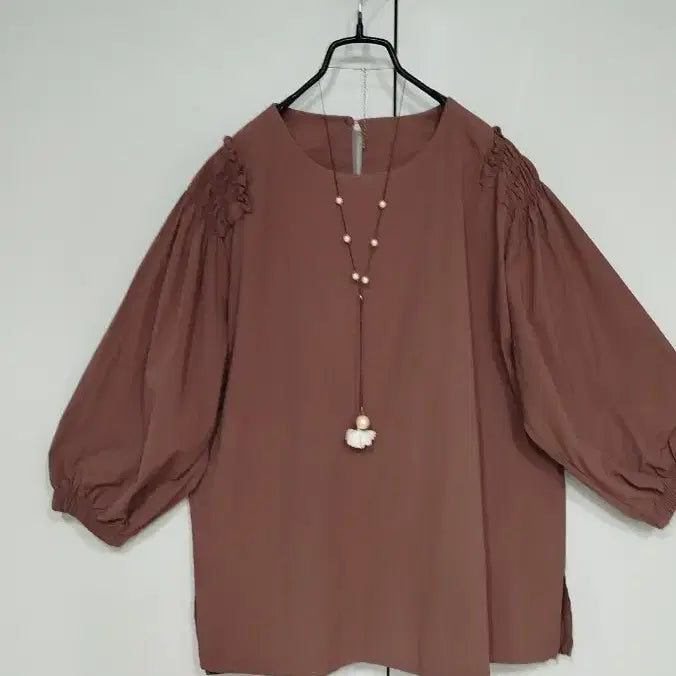 [BUNJANG] Lightweight Ruffled Creased Blouse with Elastic Sleeves / 88인디핑크 얇은 바시락 프릴 주름 밴딩 소매 블라우스