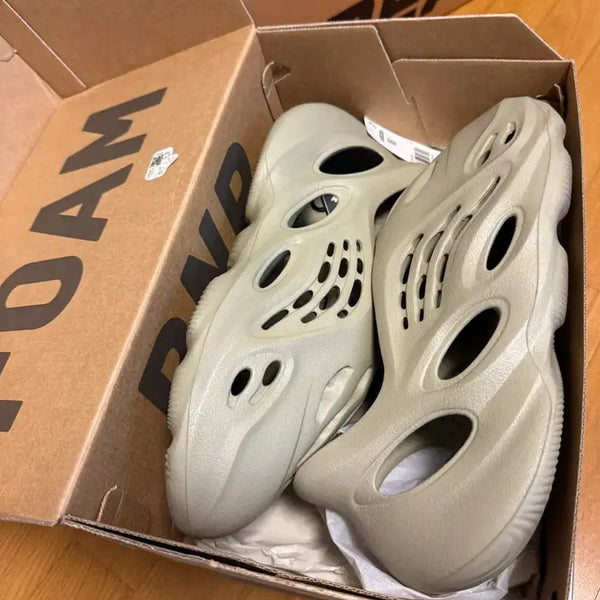 [BUNJANG] Adidas Yeezy Foam Runner 305 "Stone Sage" / 이지 폼 러너 305 스톤세이지