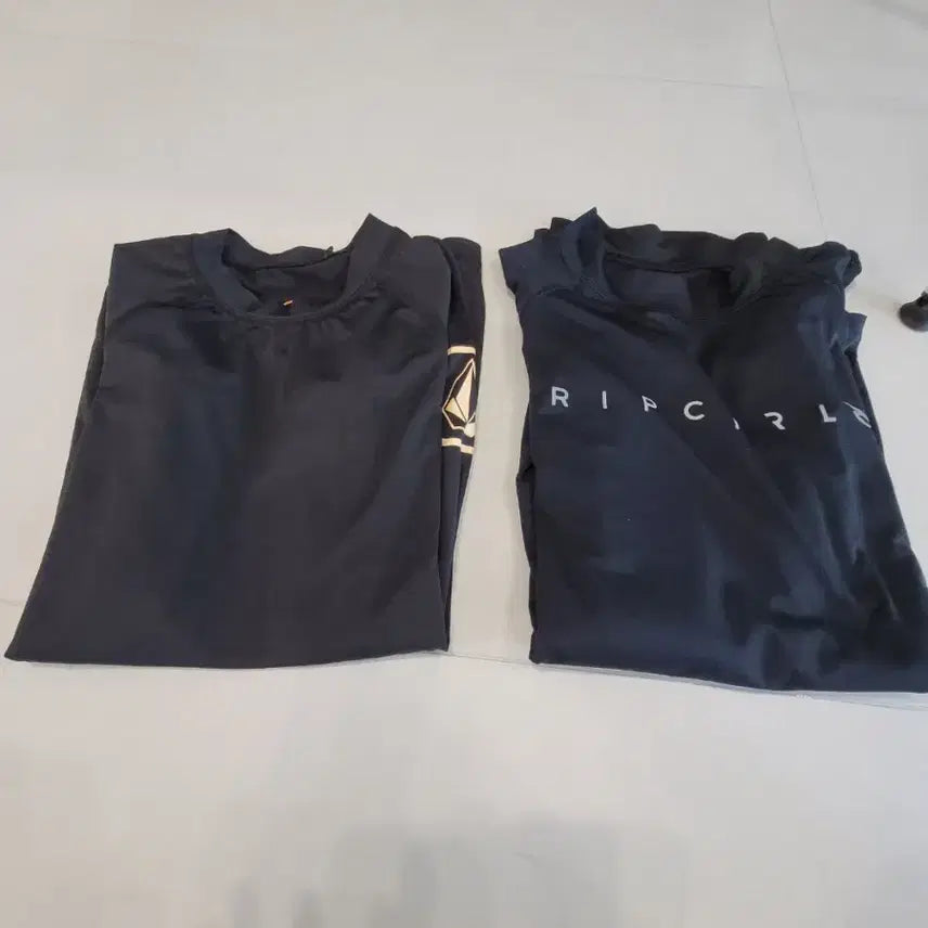 [BUNJANG] Rip Curl & Volcom Long Sleeve Surf Rash Guards Bundle Set (XL, L) - Black / 하와이  전문 서퍼 감성 래쉬가드 2종 일괄 판매 (립컬 XL +볼컴 L