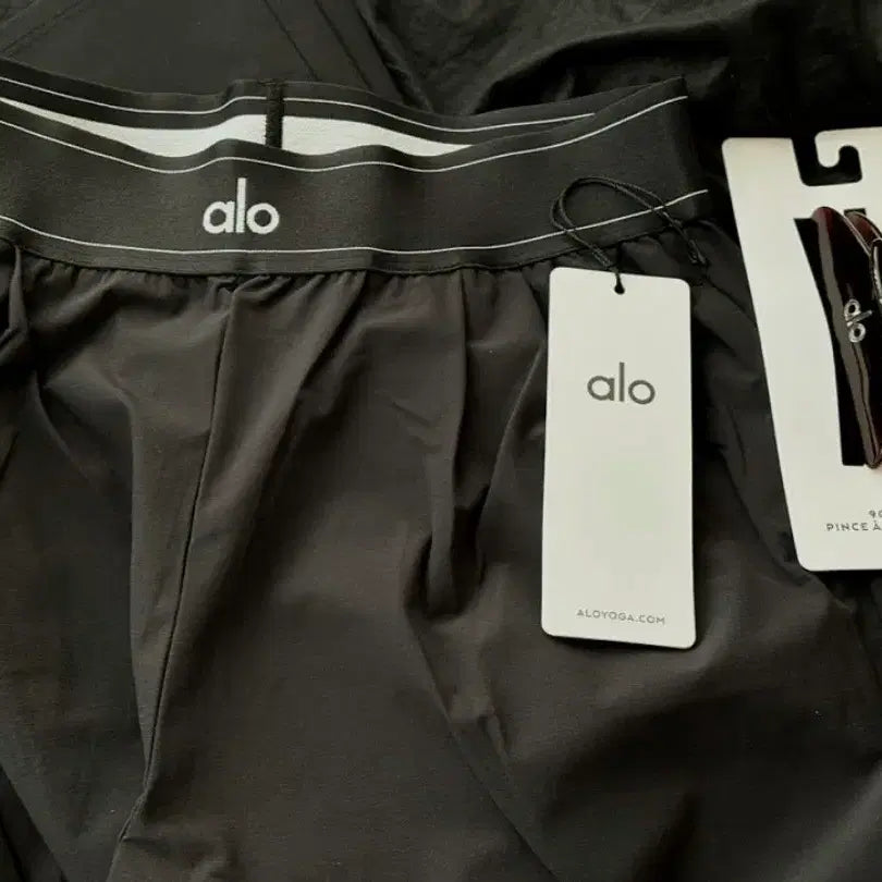 [BUNJANG] Alo Yoga Trouser Pants Polyester 100% Black/Beige S/M/L / #(정품/새상품)알로 요가 트라우저팬츠 판매합니다~