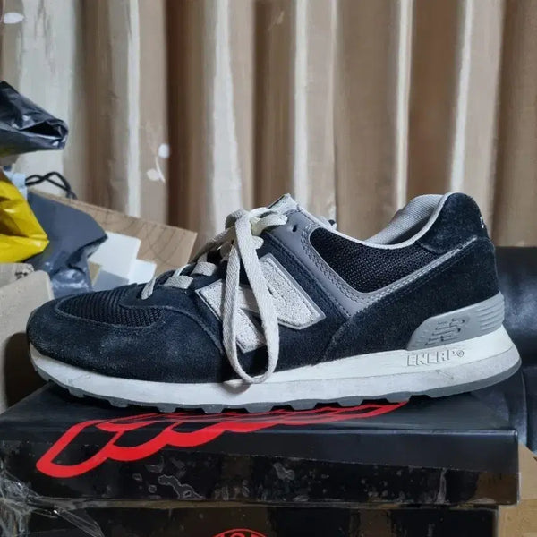 [BUNJANG] New Balance 574 Classic Reimagined Black Sneakers (270mm) / 뉴발란스 574 클래식 리이매진드 블랙270