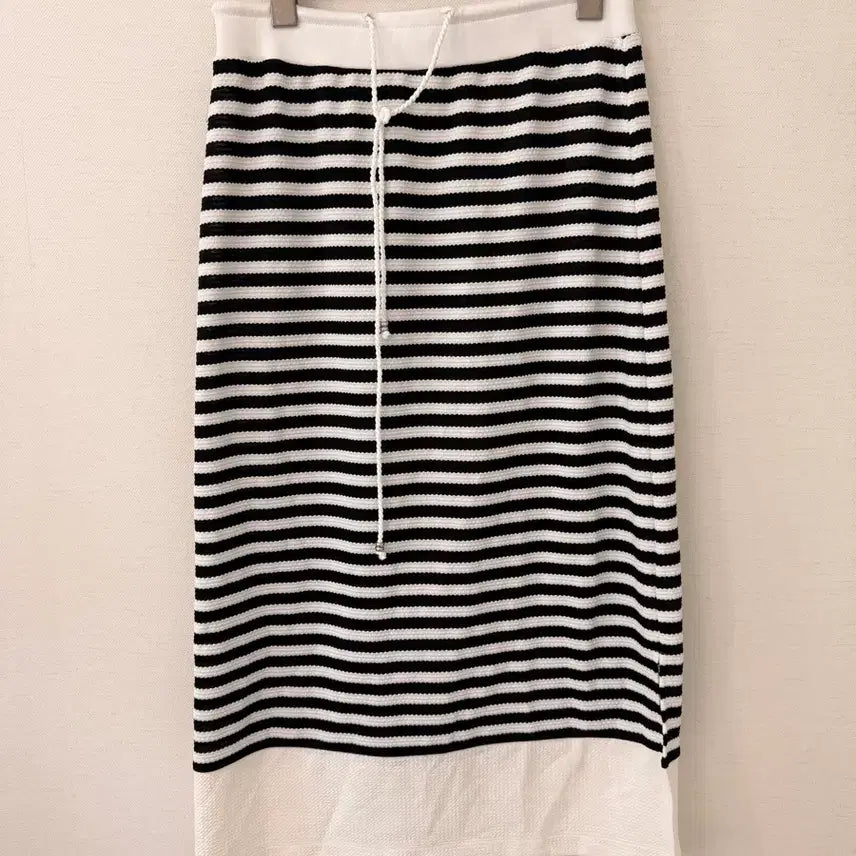 [BUNJANG] Form Studio Hansome Stripe Midi Skirt / 폼스튜디오 / 한섬 스커트 64-94