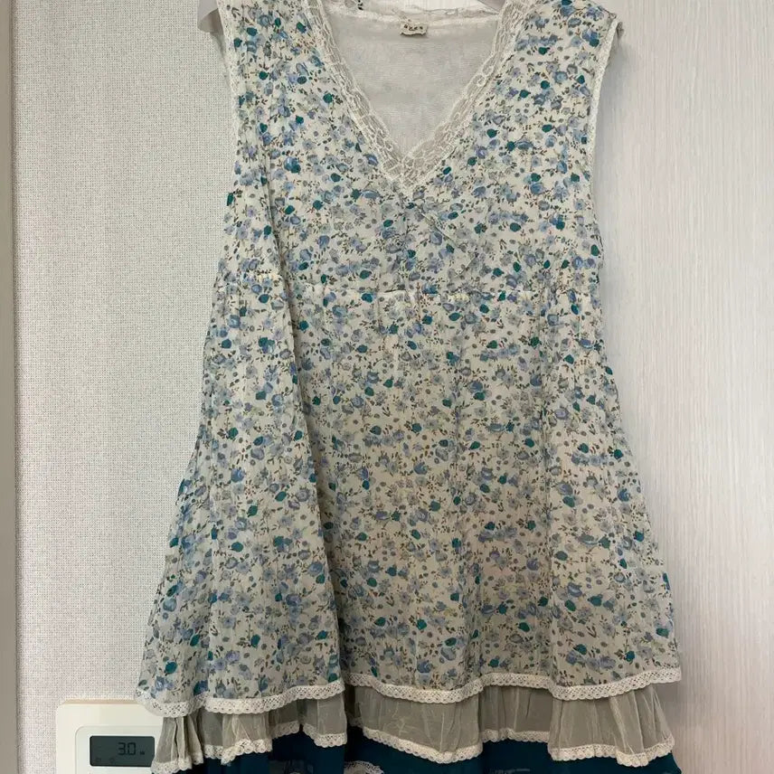 [BUNJANG] Vintage Axis Farm Flower Lace Camisole / 빈티지 엑시즈팜 플라워 레이스 나시
