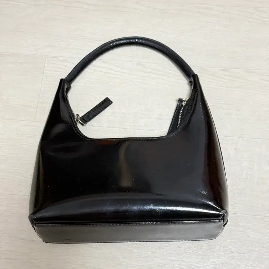 [BUNJANG] Magishwood Enamel Shoulder Bag Black / 마지셔우드 에나멜 가방