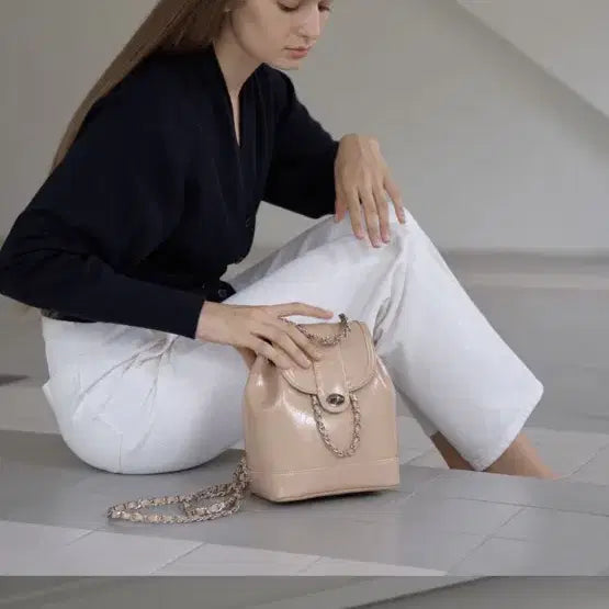 [BUNJANG] Cardinal Red Houa Bag Beige Chain Backpack / 카디널레드 하우아백 베이지 체인백팩 가브리엘 샤넬 백팩 마이아이코