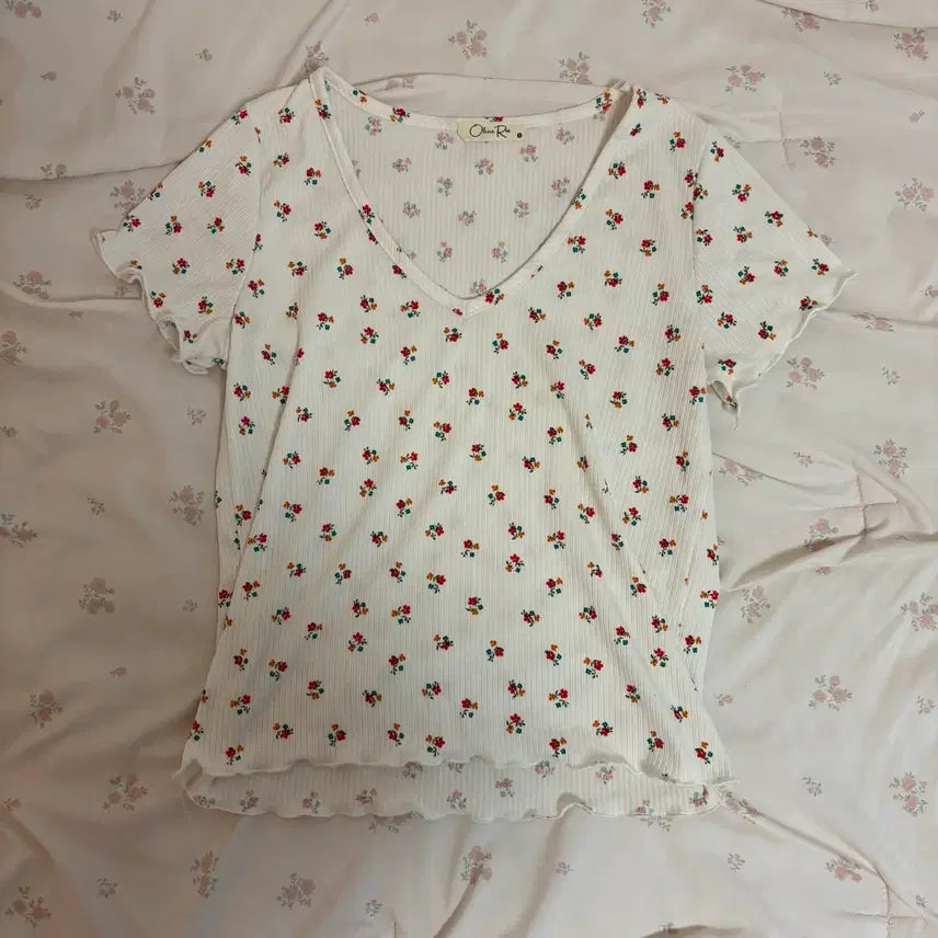 [BUNJANG] Brandy Melville Style Floral Short Sleeve T-Shirt / 브랜디멜빌st 꽃무늬 반팔 티셔츠