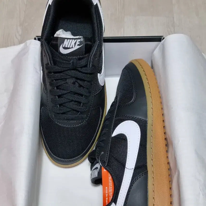 [BUNJANG] Nike Women's Field General Sneakers Black/White / (여성용) 나이키 필드 제너럴 블랙/화이트 (230/235/240/245