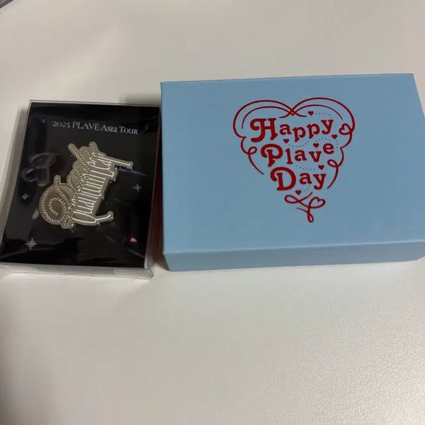 [BUNJANG] PLAVE Tour Badge, 2nd Anniversary Badge Bundle Set / 플레이브 투어뱃지, 2주년 뱃지