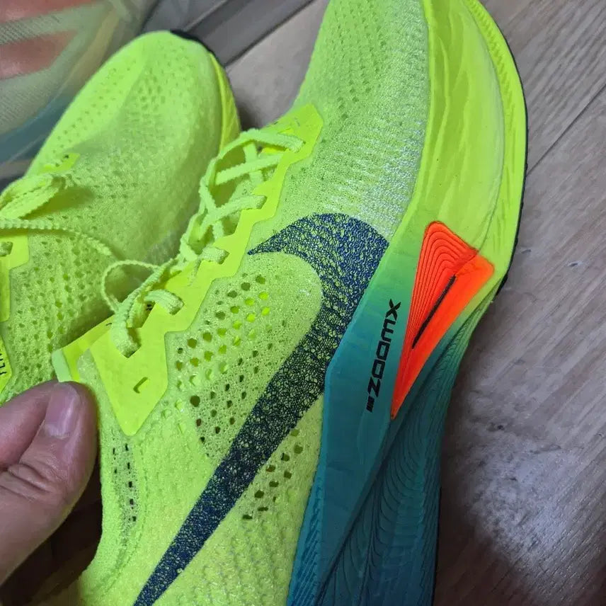 [BUNJANG] Nike ZoomX Vaporfly Next% 3 Volt/Scream Green Running Shoes (Size 280) / 미사용 나이키 줌X 베이퍼플라이 넥스트% 3 볼트/스크림그린 러닝화280