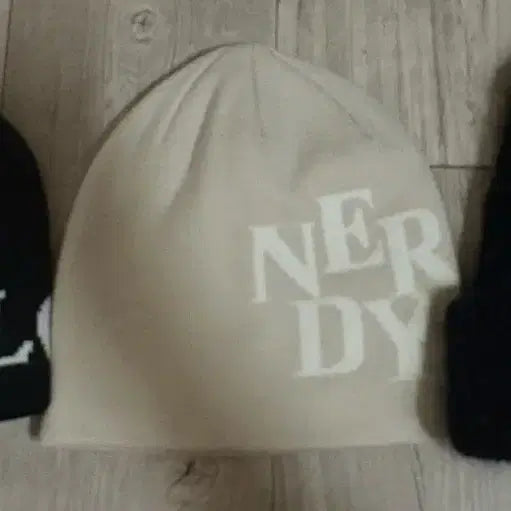 [BUNJANG] NERDY Angora Bundle Set Beanies / 새상품 비니 일괄 널디 케이스어랏 앙고라
