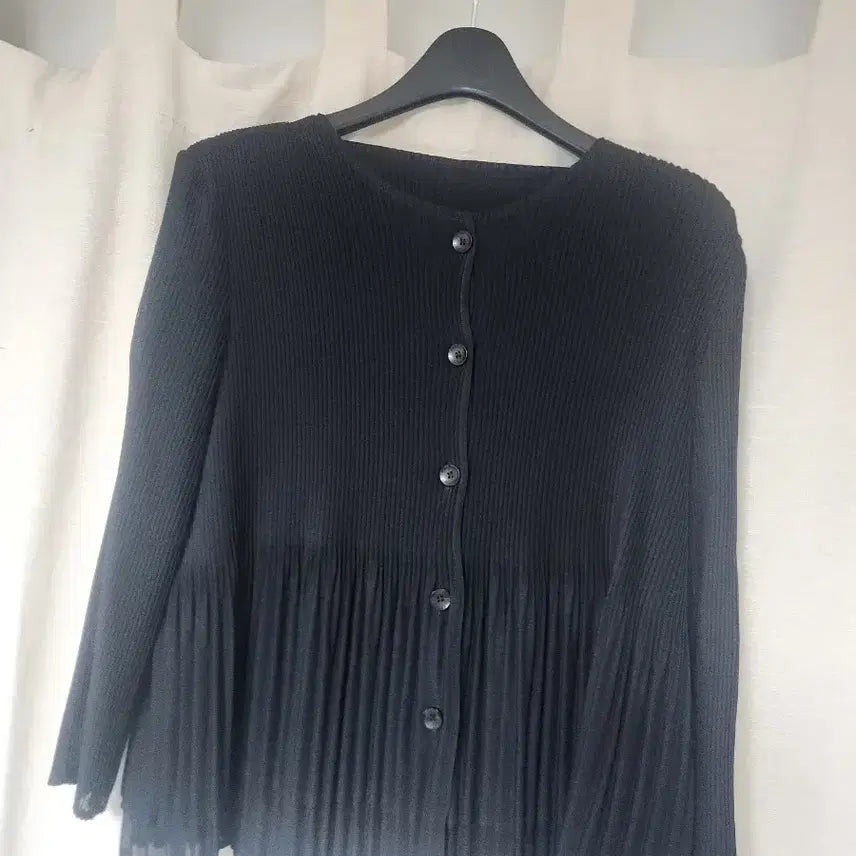 [BUNJANG] Pleats Me Black Cardigan / 플리츠미 블랙가디건