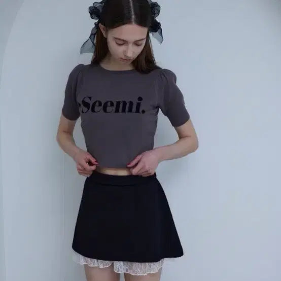 [BUNJANG] Seemi Logo Short Sleeve Knit - White / Seemi 로고 반팔 니트 화이트 나이스클럽 양산형 크롭 니트