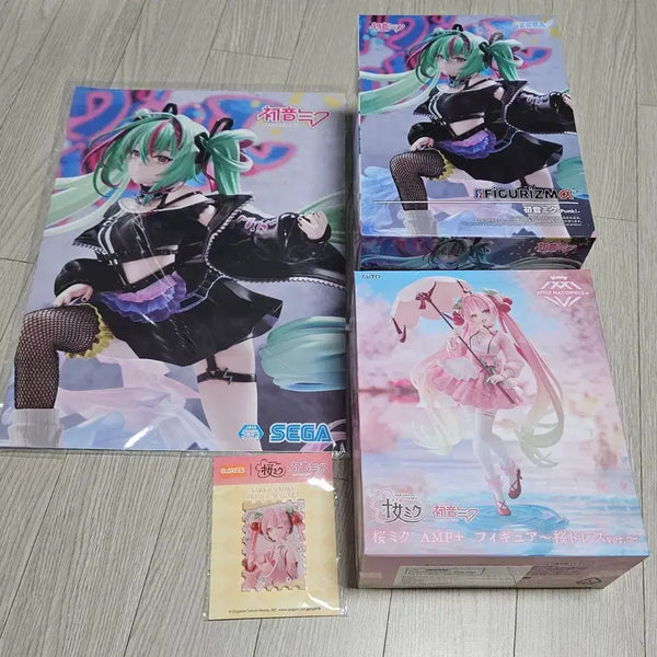 [BUNJANG] Hatsune Miku Punk Figure, Sakura Miku Figure, Acrylic, Poster Set (Sealed) / (미개봉, 포스터증정)하츠네 미쿠 펑크 피규어,사쿠라미쿠 피규어, 아크릴