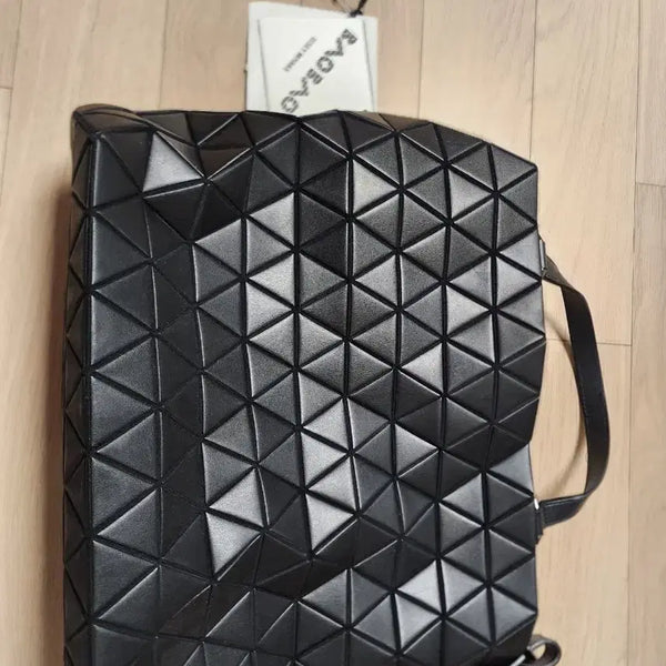 [BUNJANG] Bao Bao Crystal Matte Black Tote Bag / (판매) 바오바오 크리스탈 매트블랙