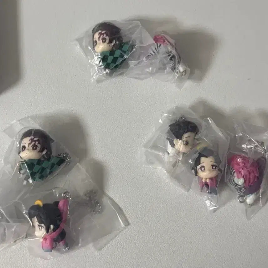 [BUNJANG] Demon Slayer: Kimetsu no Yaiba Capsule Toy Keychains - Tanjiro, Akaza, Hakuji, Koyuki / 귀멸의 칼날 대롱 가챠 키링 귀칼 키링 가챠 탄지로아카자하쿠지코유키