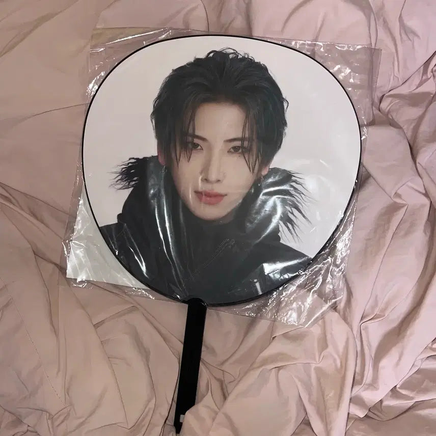 [BUNJANG] ENHYPEN Yuma Uchiwa Photocard / 앤팀 유마 우치와 양도 포카 의주후마케이니콜라스죠하루아타키마키