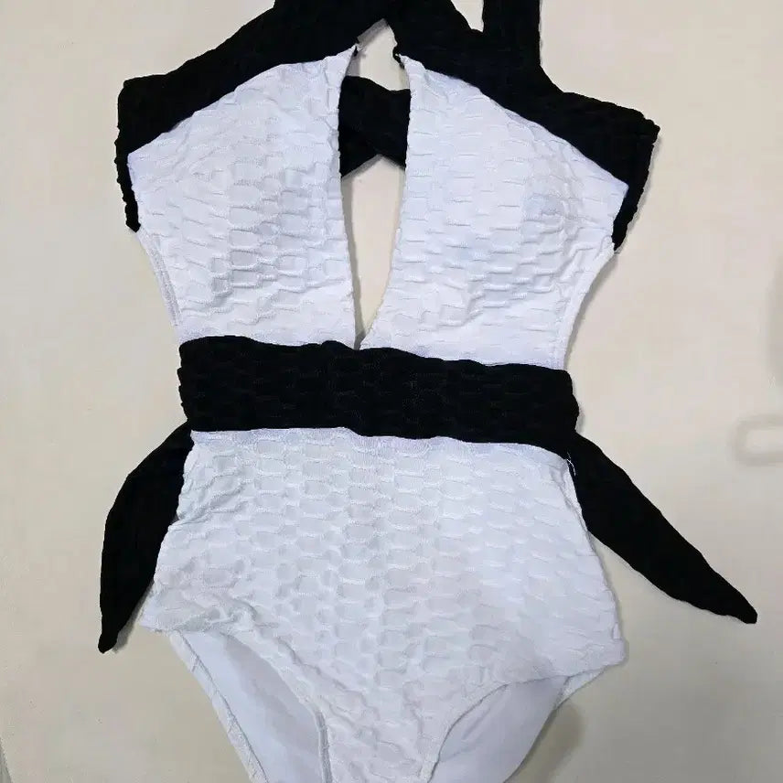 [BUNJANG] Monokini Swimsuit / 모노키니 이염 새상품
